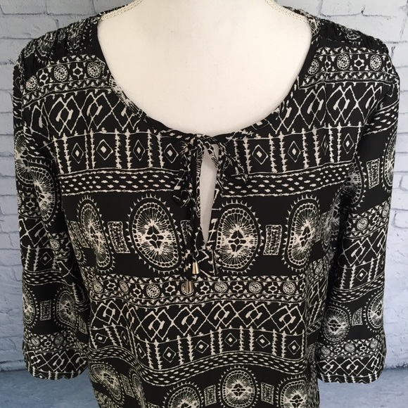 Black and White Pattern Blouse Size XL - Picture 2 of 8